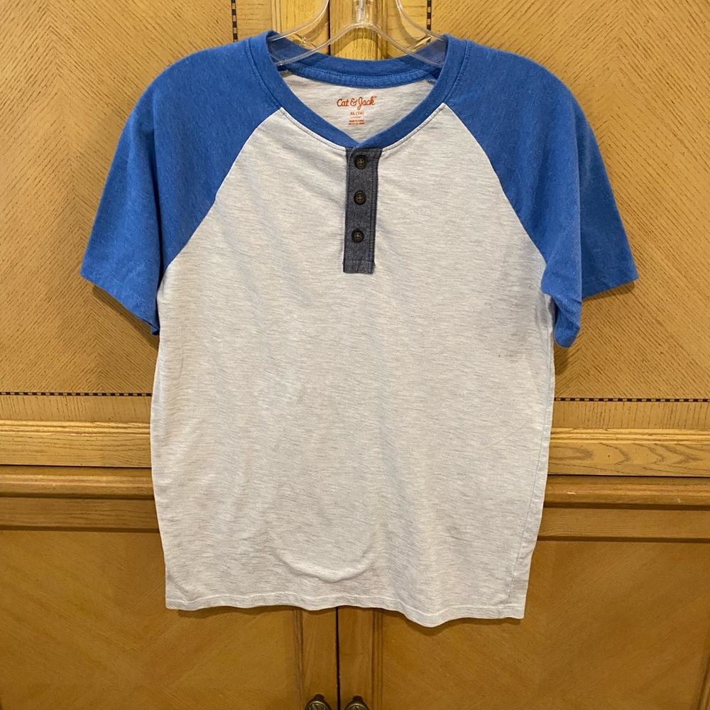 Cat & Jack T-shirt in grey/blue. Size 16 (XL). Gently worn, good condition.